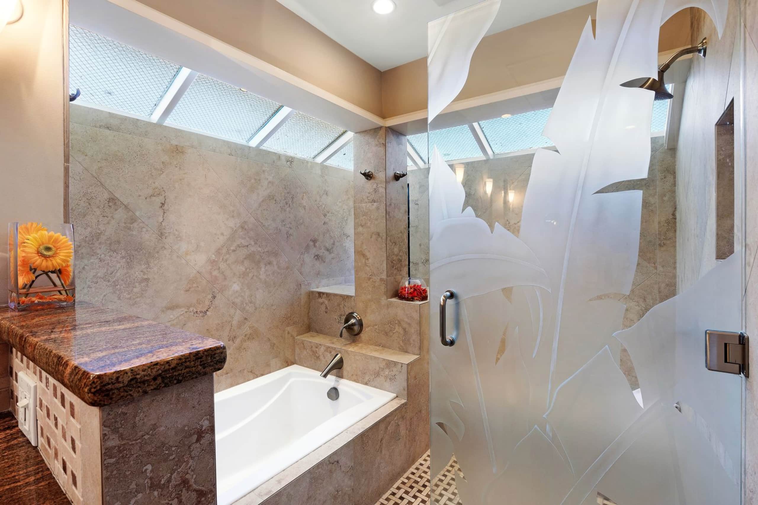 Villa in Lahaina · ★5.0 · 2 bedrooms · 3 beds · 3 baths - Image 34