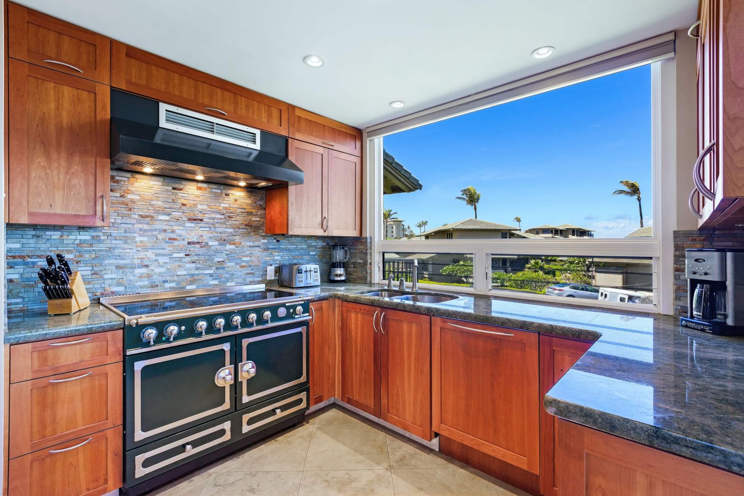 Villa in Lahaina · ★5.0 · 2 bedrooms · 3 beds · 3 baths - Image 9