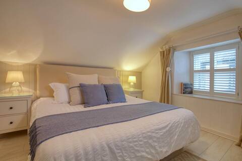 Grade II Listed Cottage, Gorran Haven. Sea Views!