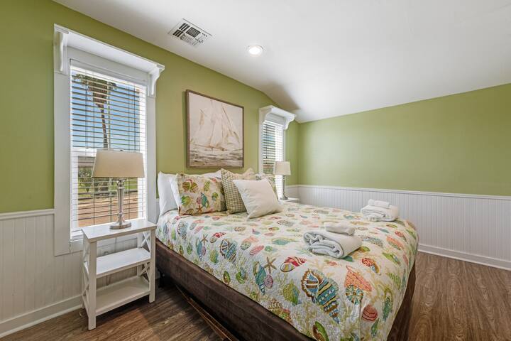 室内。卧室# 2标准双人床