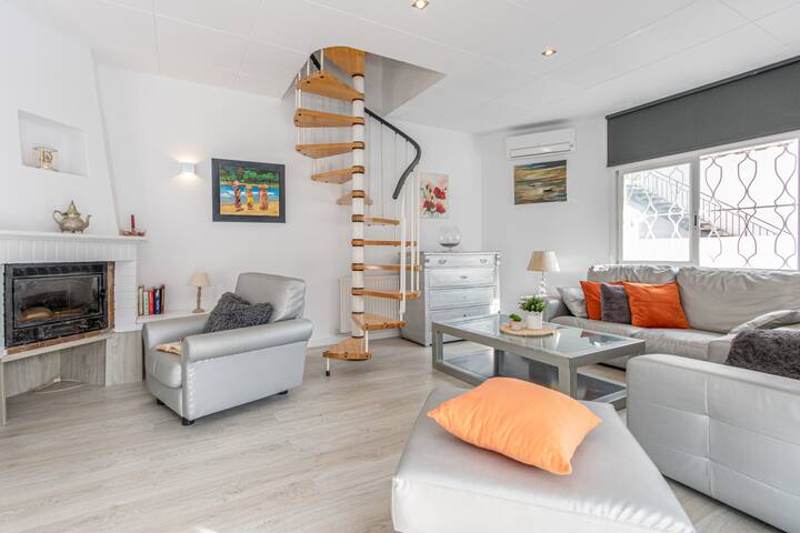 131-Empuriabrava-Beautiful villa, swimming pool in gallery image 4