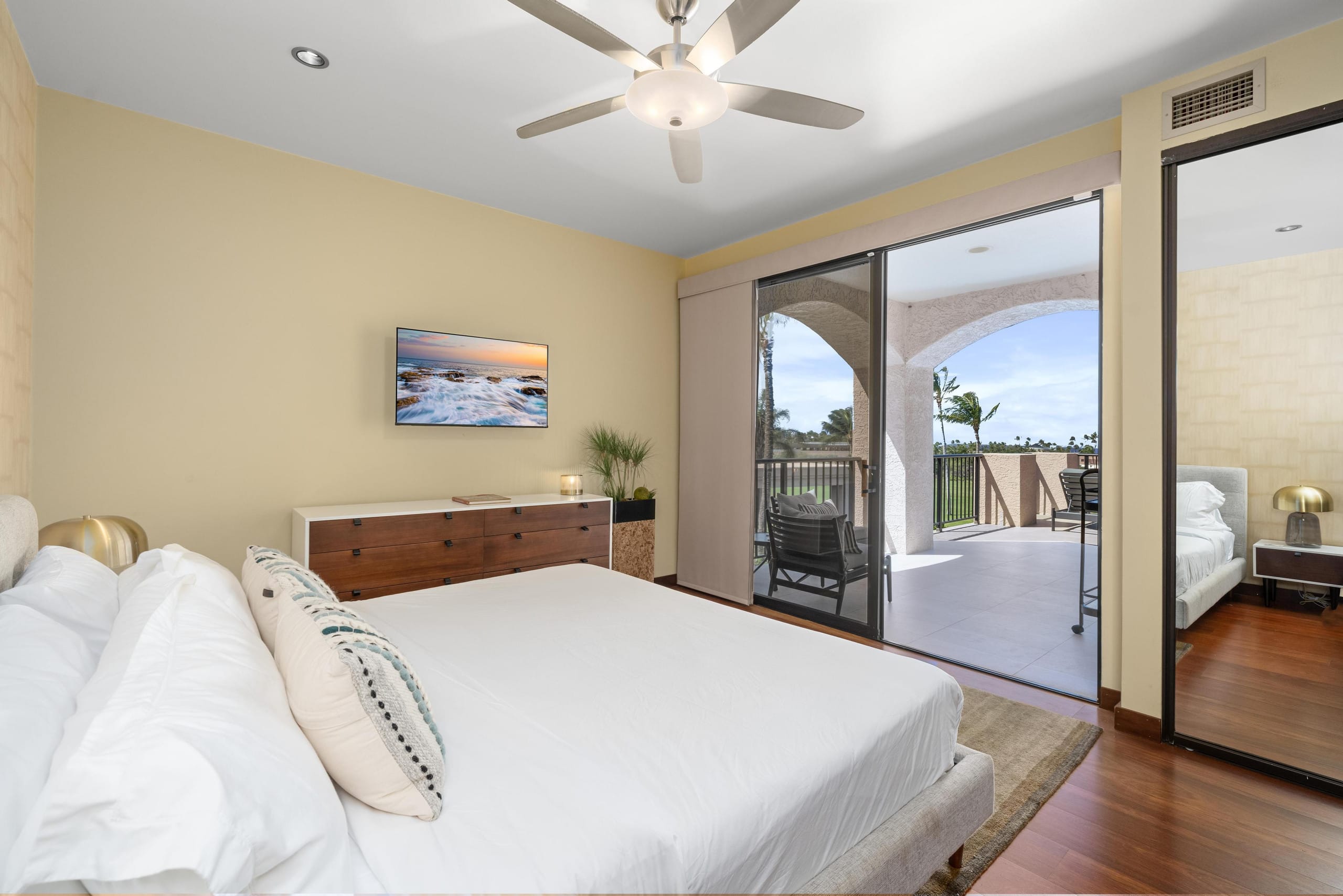 Spacious Lanai/Modern Decor. 303 Shores at - Photo 9