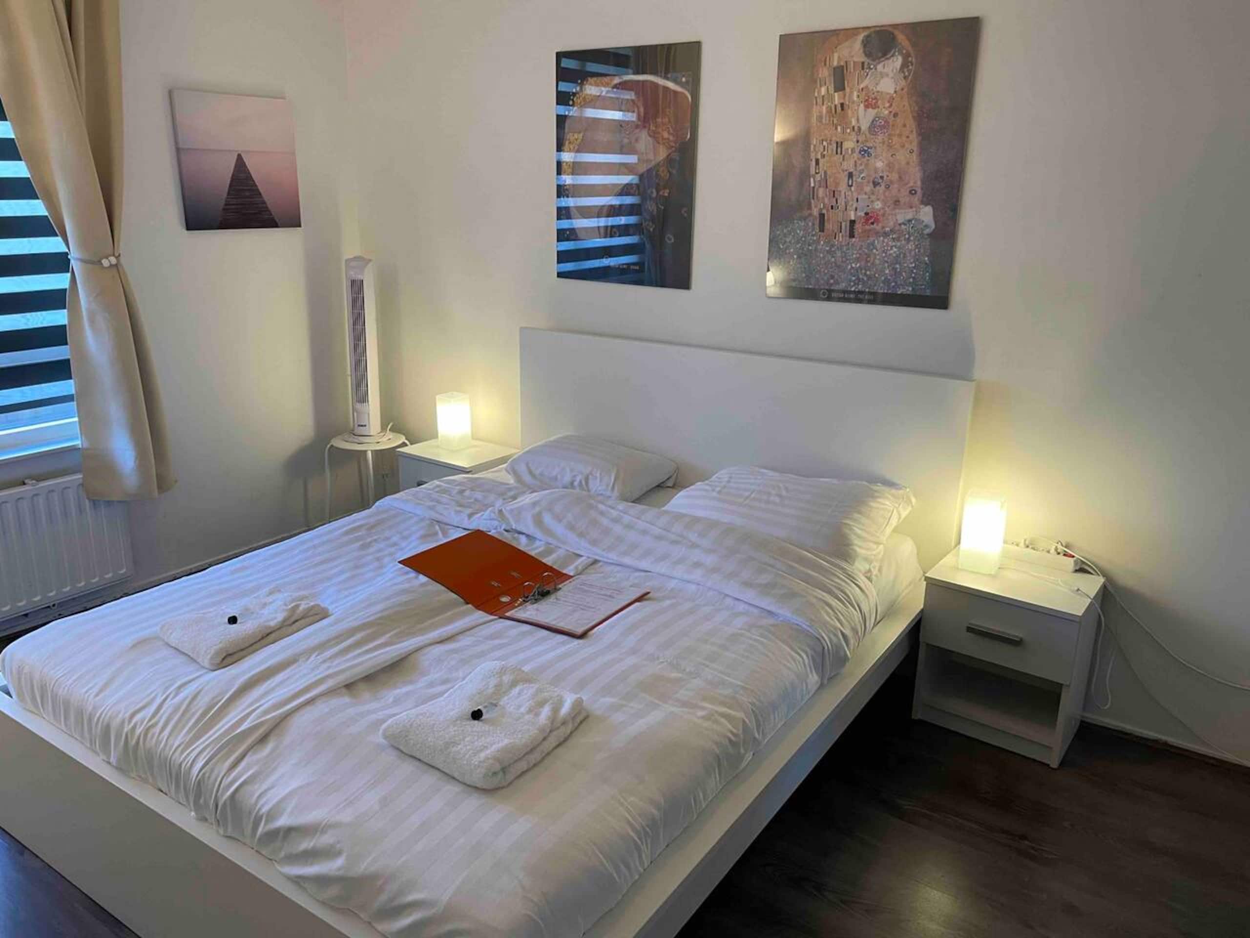 Large private kingsize bedroom close 2 city center - Photo 6