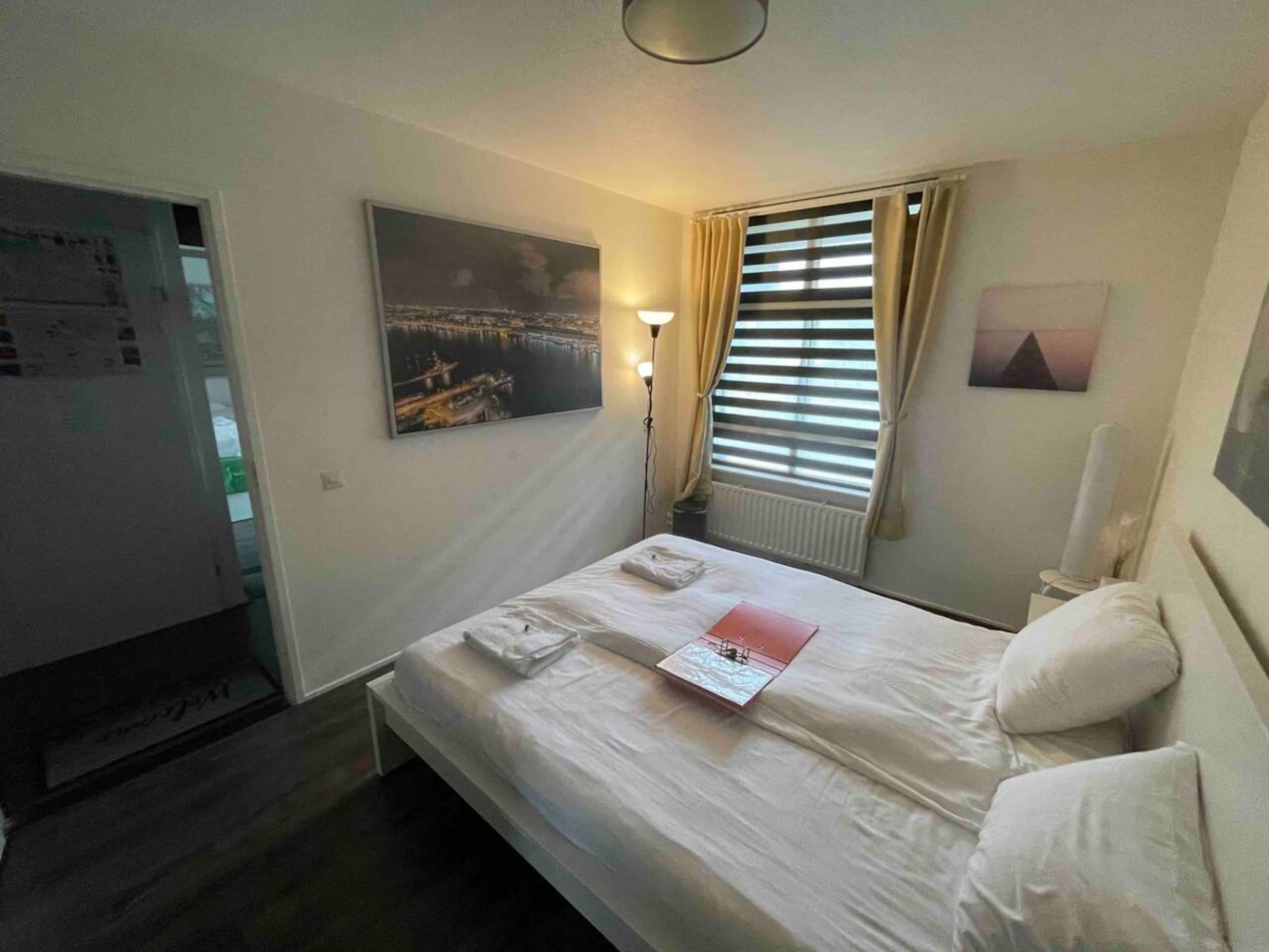 Large private kingsize bedroom close 2 city center - Photo 12