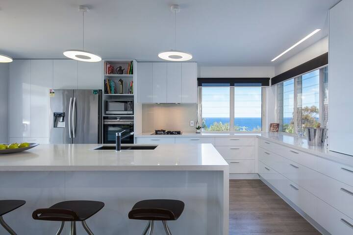 Ocean View Beach House – amazing views gallery image 5