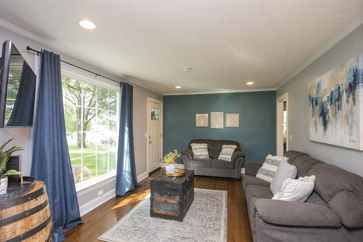 Game Area Haven with Hot Tub! gallery image 5