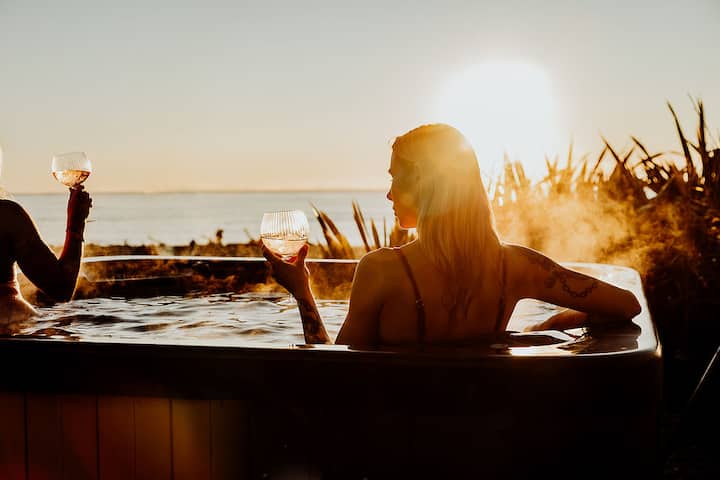 Drifting Sands - Beachfront Retreat Jacuzzi & Fire