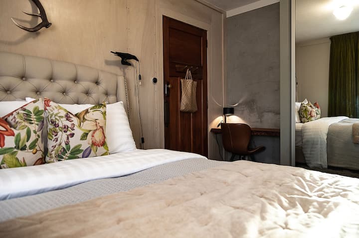 Velvet, linen, and room to breathe.
