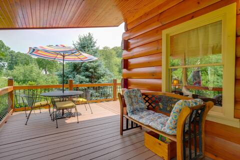‘Lakewood Lodge’ Escape w/ Fire Pit