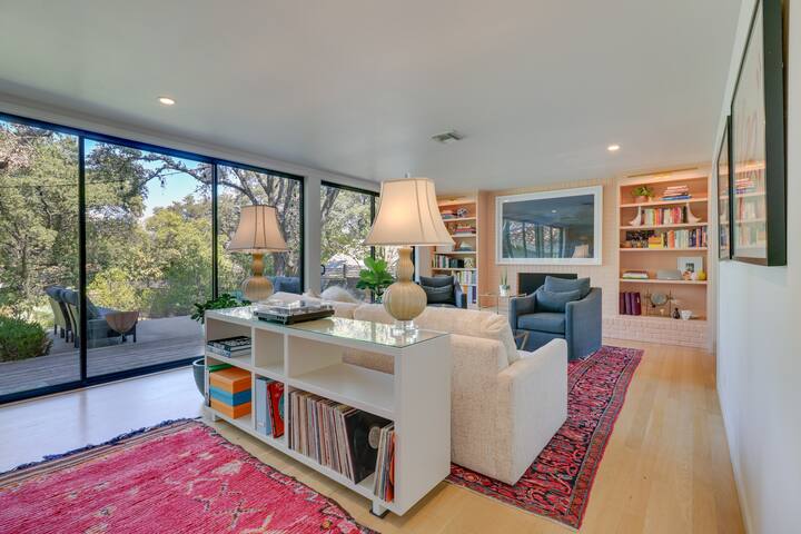 Modern Austin Home w/ Yard ~ 1 Mi from ACL! gallery image 5