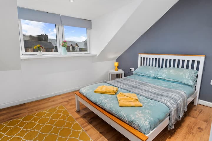 Master bedroom with double bed, comfortable bedding, w/ fresh linens, and towels provided