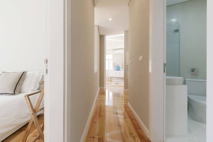 Modern Apartment in Lisbon gallery image 5