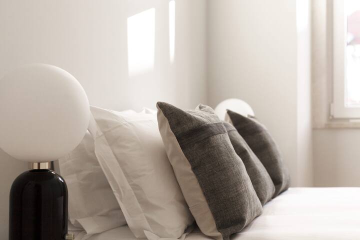 Modern Apartment in Lisbon gallery image 3