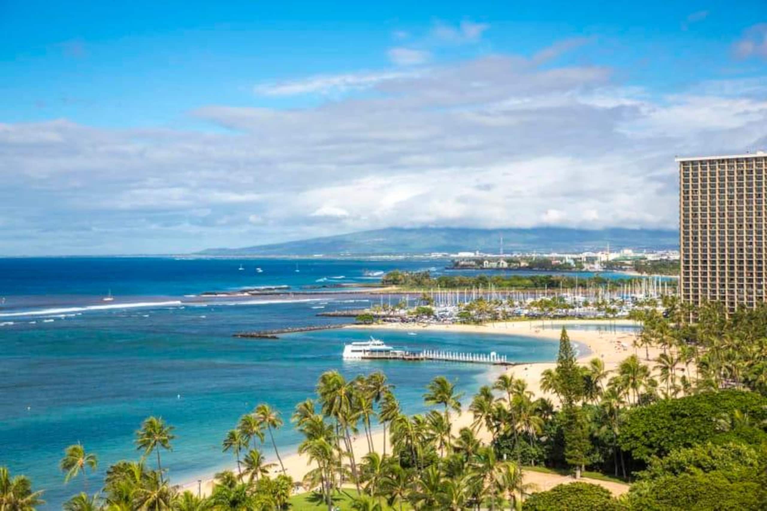 Condo in Honolulu · ★4.6 · 1 bedroom · 3 beds · 1 private bath - Image 7