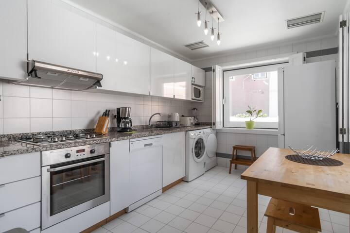 LV Premier Chiado CH1- Balcony, Central, Elevator gallery image 5