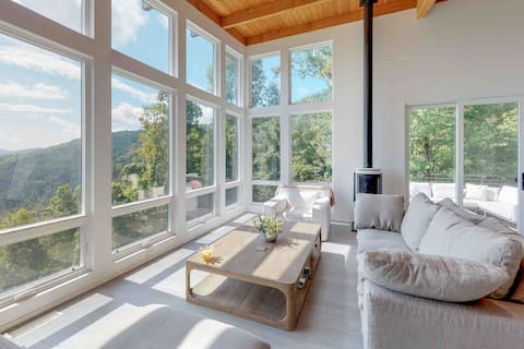 Secluded Luxury w/ Jaw dropping Mountain Views