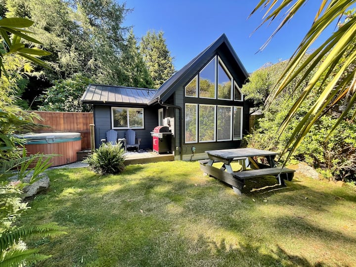 Private Oceanfront Cabin with Hot Tub GWC Cabins for Rent in Ucluelet, British Columbia