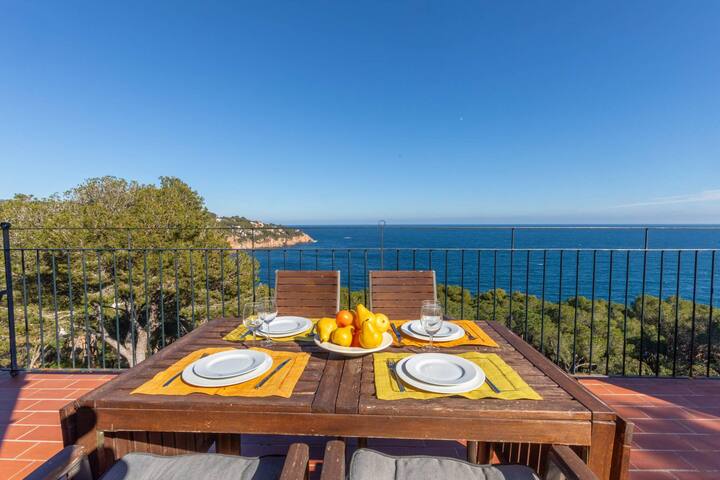 mon repos iii – atic -apartment with sea views and gallery image 2