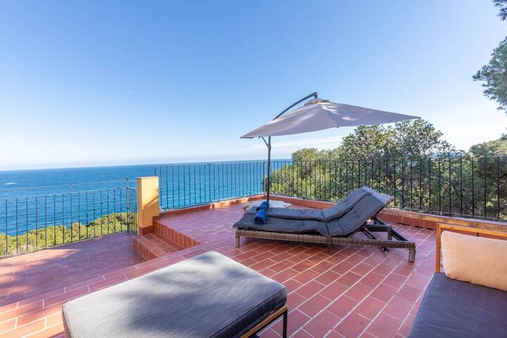 mon repos iii – atic -apartment with sea views and gallery image 4