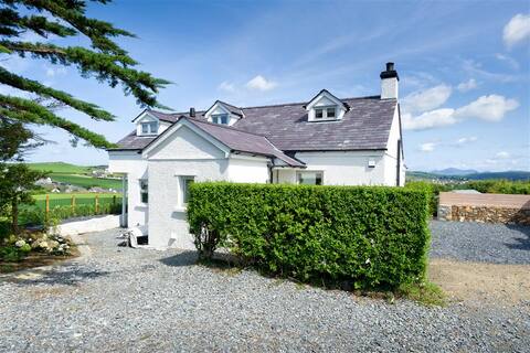 4 Bed in Pwllheli (oc-morann)
