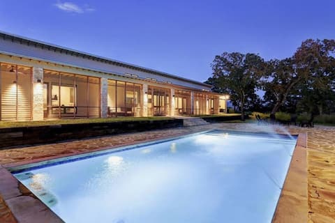 Country Escape | Firepit+Grill +Pool | Close to RT