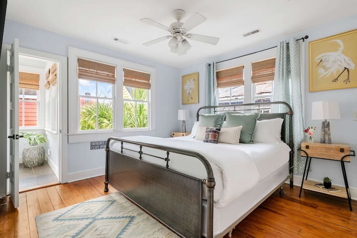 Bedroom 1: King Bed + TV 