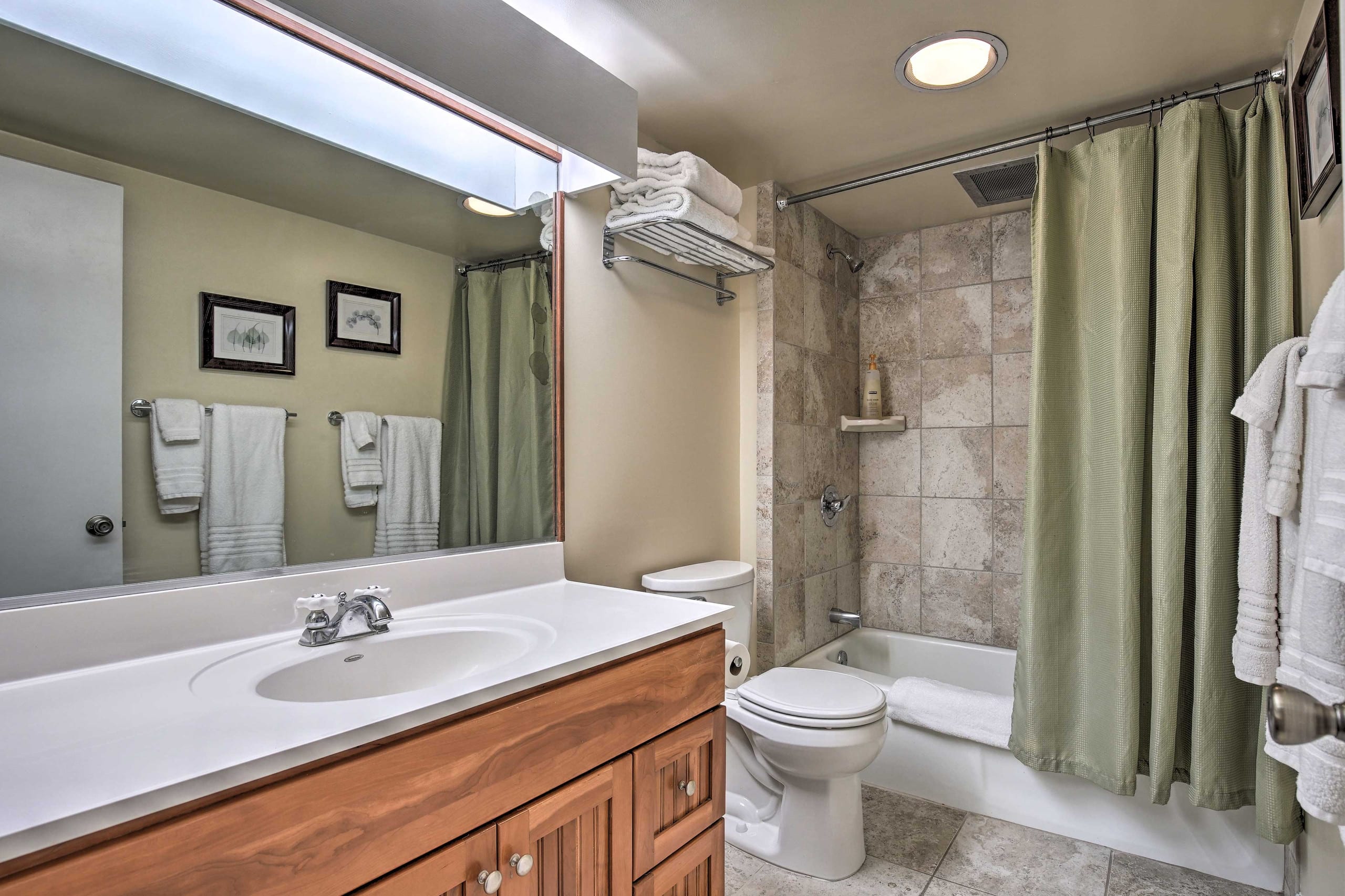 Condo in Kailua-Kona · ★4.59 · 2 bedrooms · 3 beds · 2 shared baths - Image 15