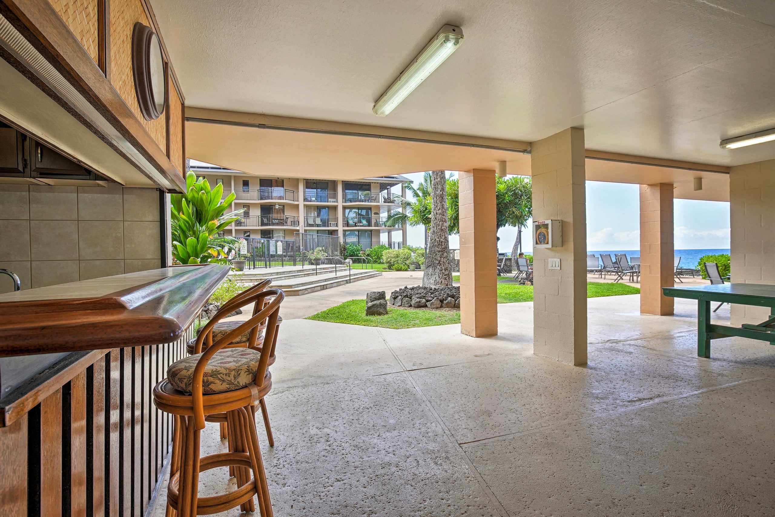 Condo in Kailua-Kona · ★4.59 · 2 bedrooms · 3 beds · 2 shared baths - Image 31
