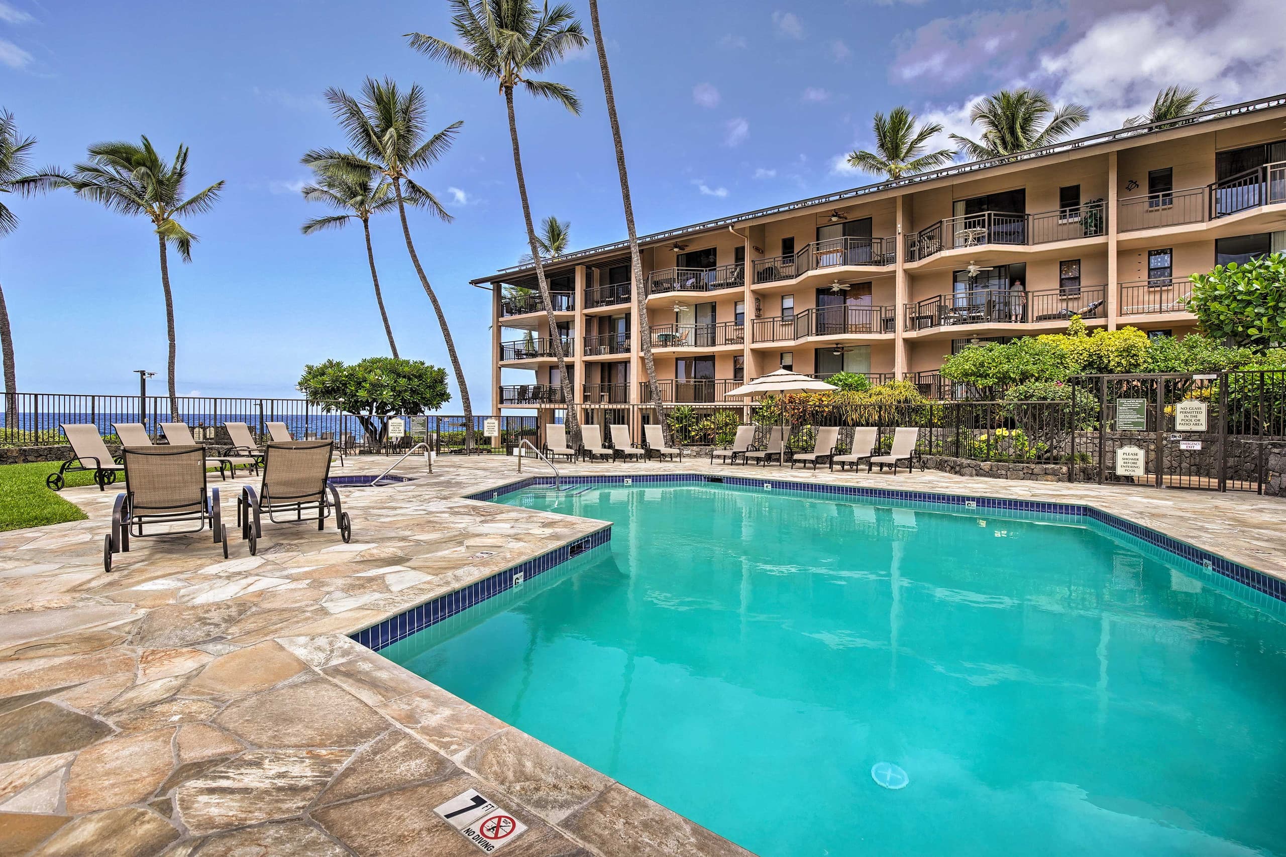Condo in Kailua-Kona · ★4.59 · 2 bedrooms · 3 beds · 2 shared baths - Image 2