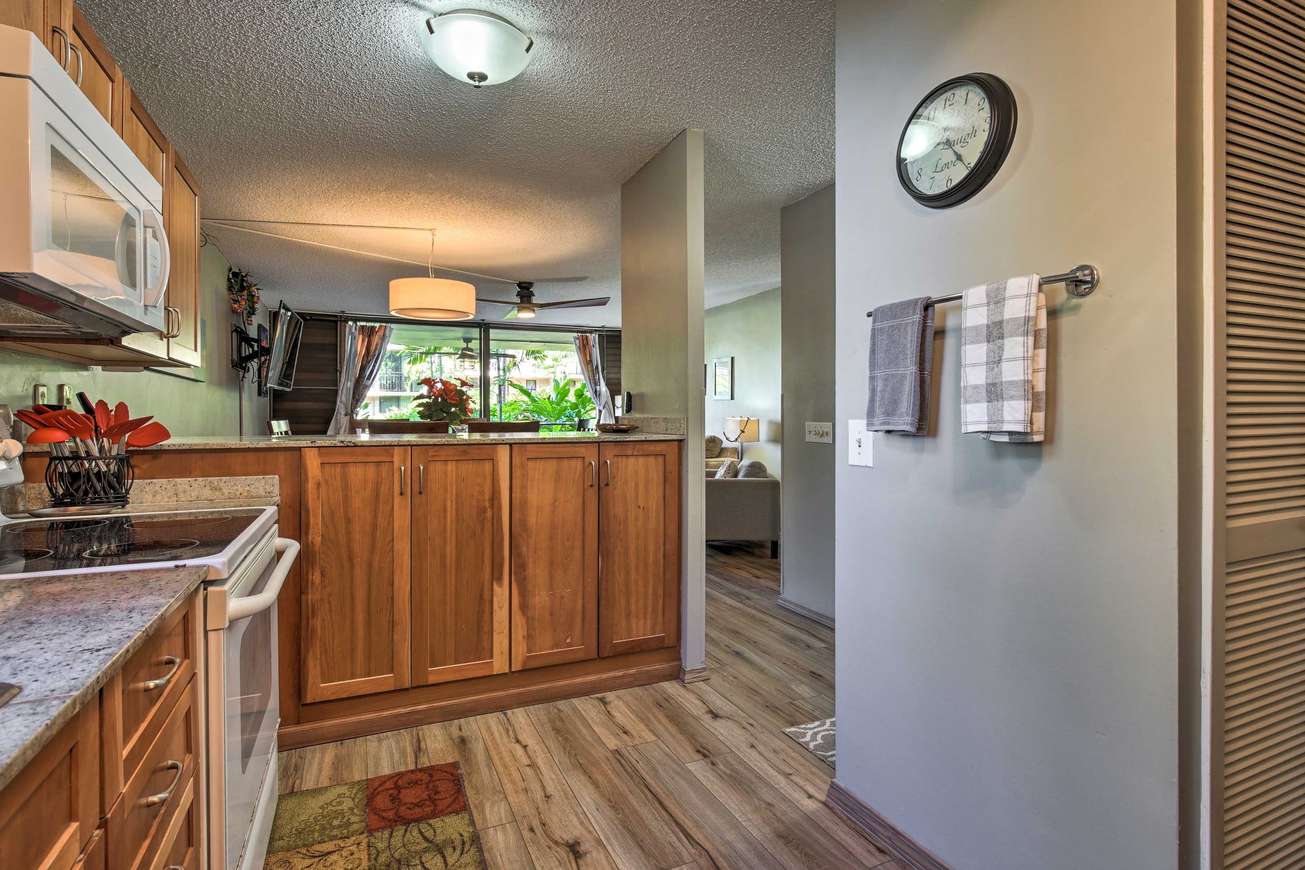 Condo in Kailua-Kona · ★4.59 · 2 bedrooms · 3 beds · 2 shared baths - Image 12