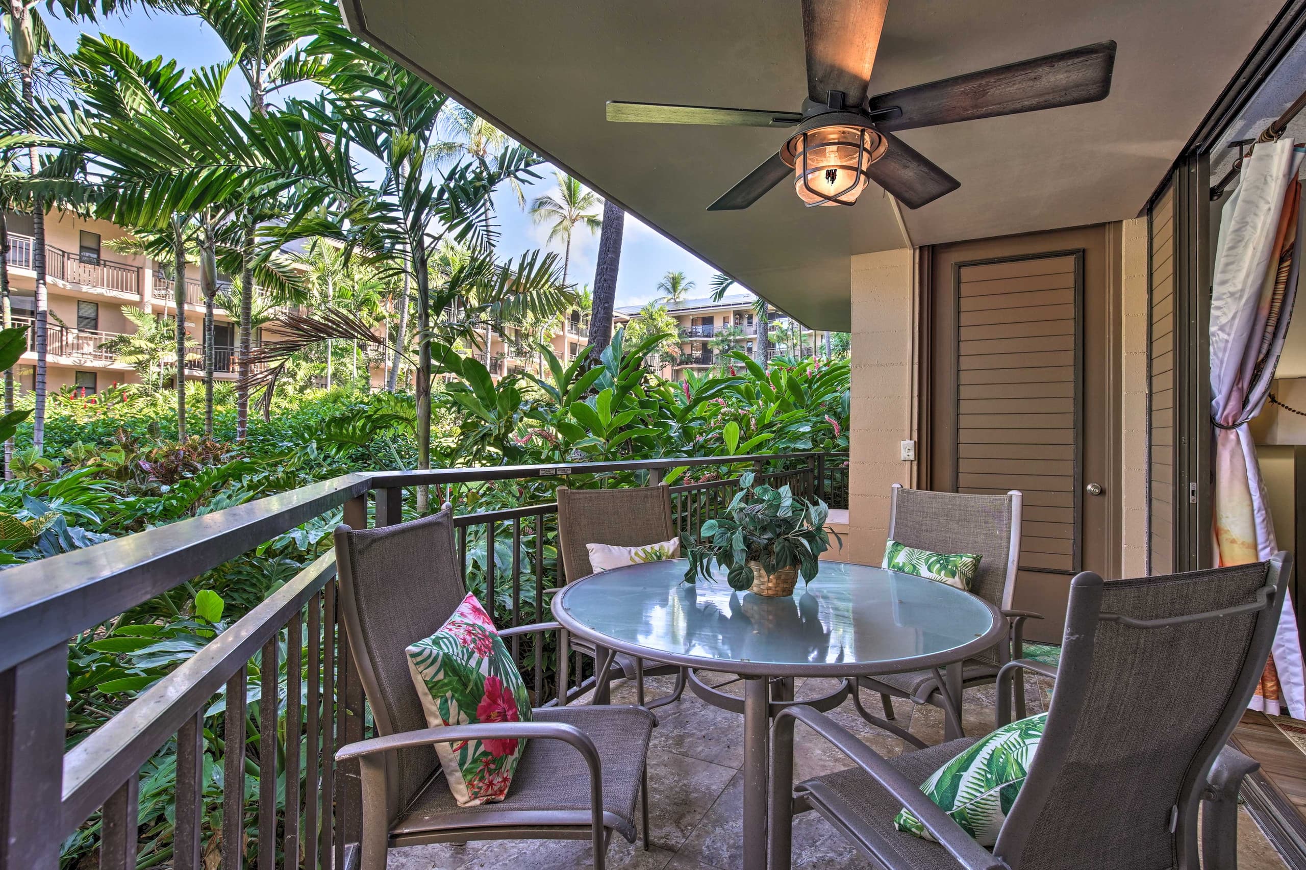 Condo in Kailua-Kona · ★4.59 · 2 bedrooms · 3 beds · 2 shared baths - Image 21
