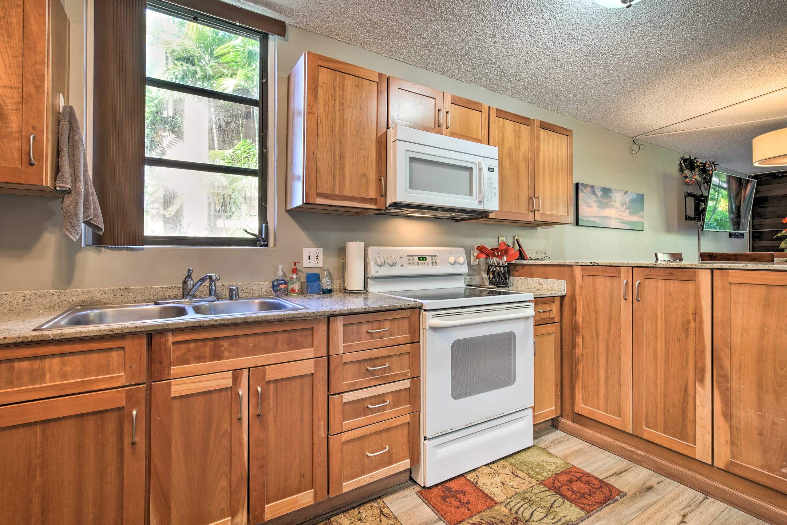 Condo in Kailua-Kona · ★4.59 · 2 bedrooms · 3 beds · 2 shared baths - Image 10