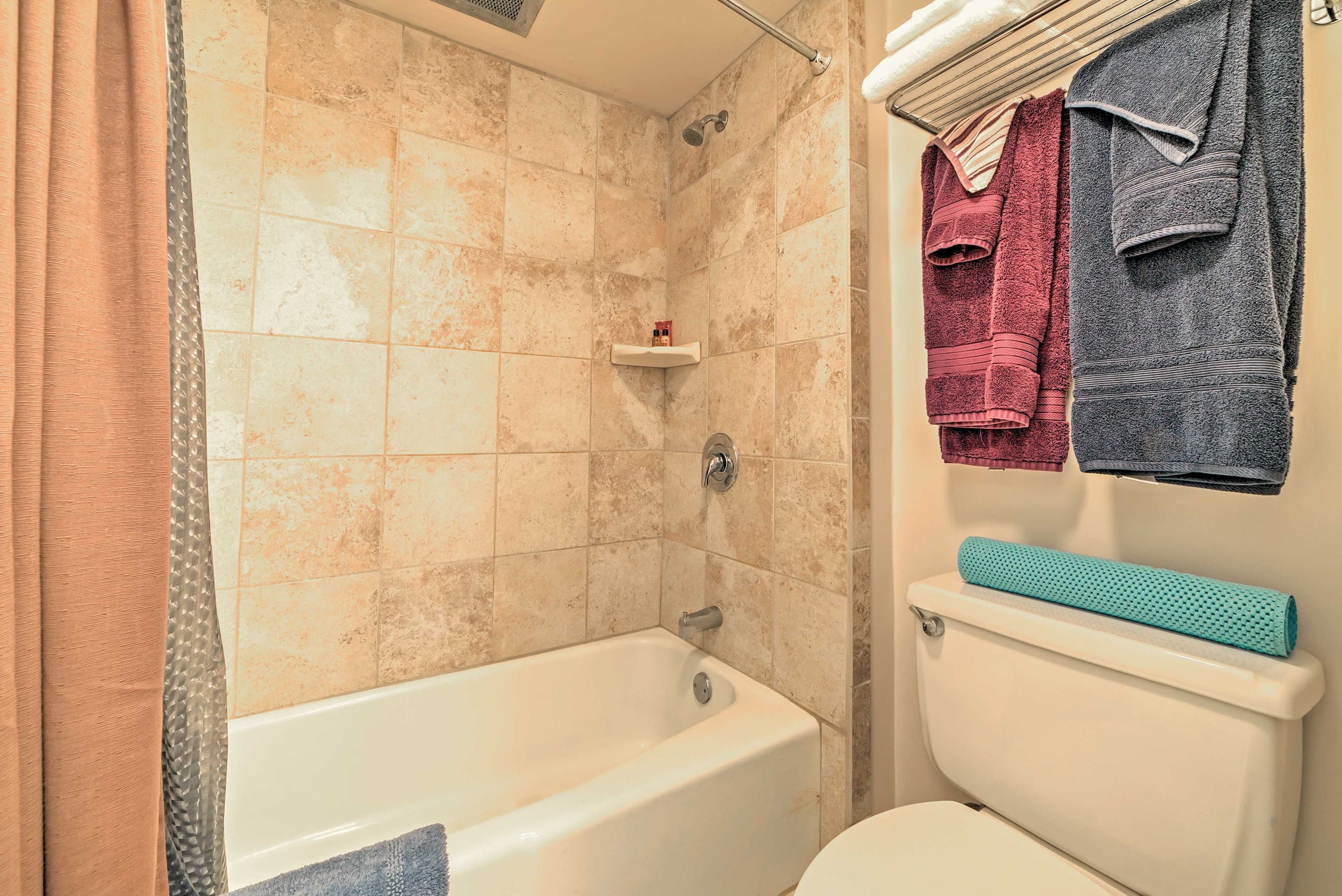 Condo in Kailua-Kona · ★4.59 · 2 bedrooms · 3 beds · 2 shared baths - Image 18