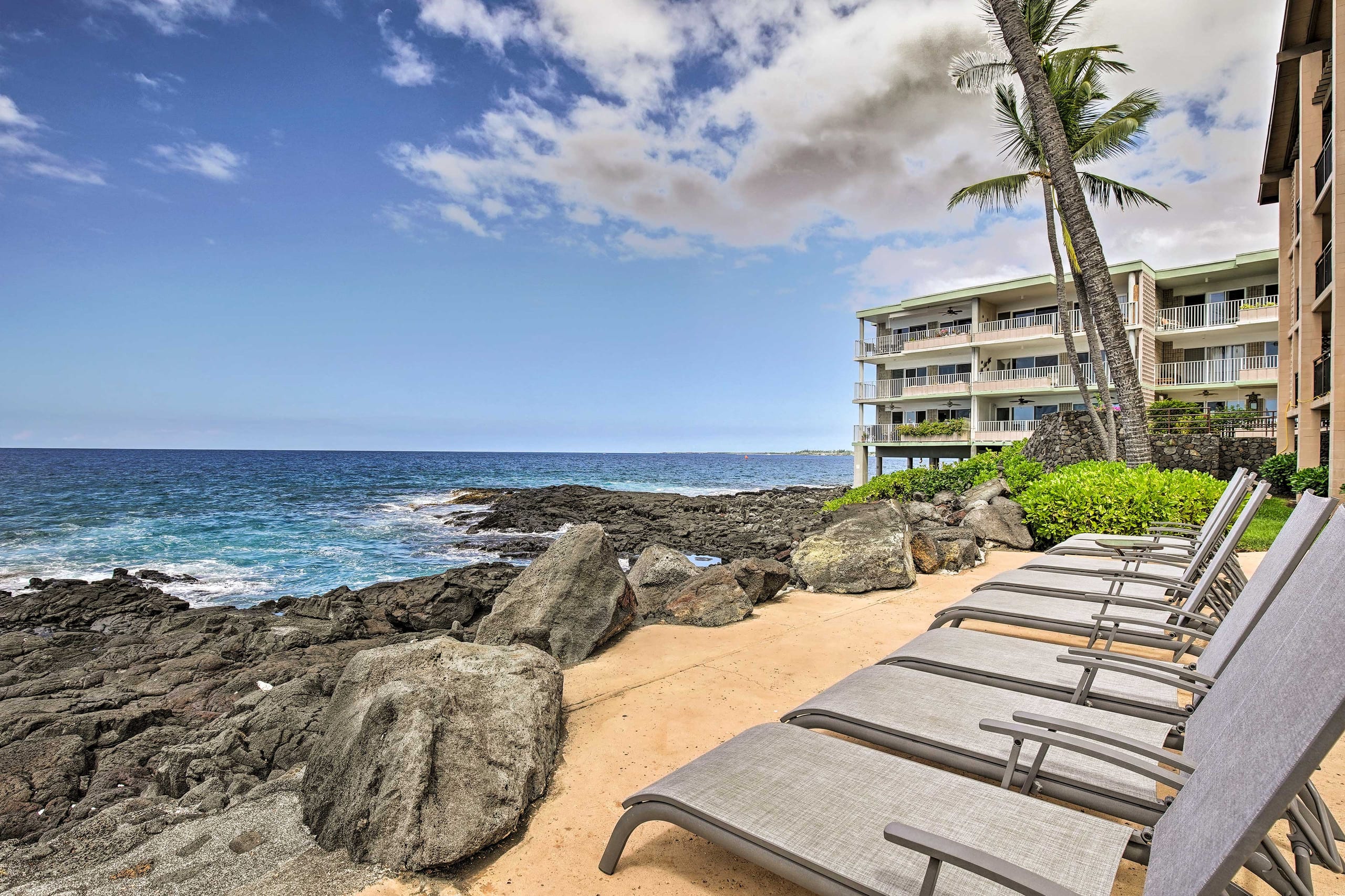 Condo in Kailua-Kona · ★4.59 · 2 bedrooms · 3 beds · 2 shared baths - Image 1