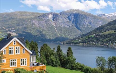 Amazing home in Olden with WiFi