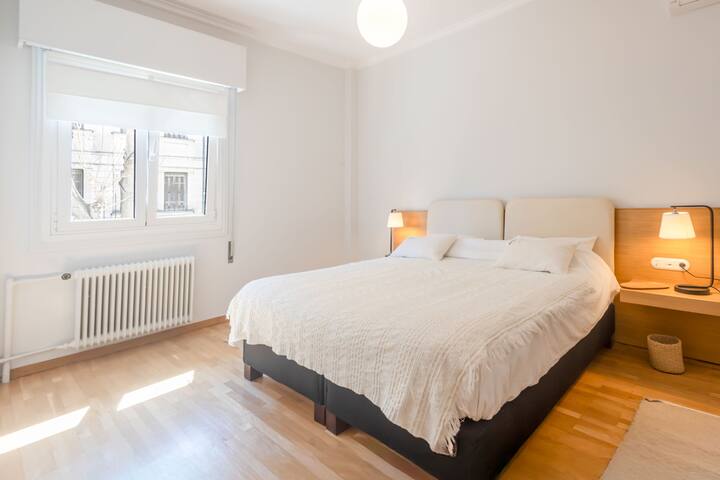 Unbeatable Acropolis | Elegant 2-Bedroom Apartment gallery image 2