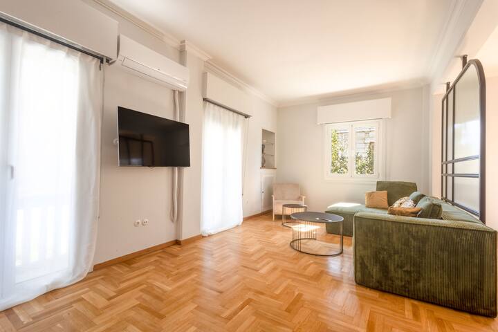Unbeatable Acropolis | Elegant 2-Bedroom Apartment gallery image 3