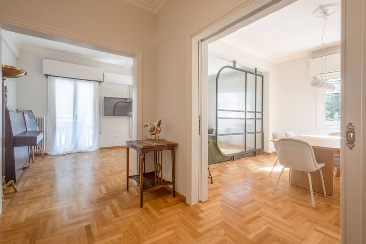 Unbeatable Acropolis | Elegant 2-Bedroom Apartment gallery image 4