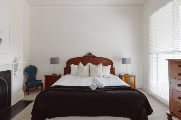 Luxury On Lygon, Victorian Terrace gallery image 3