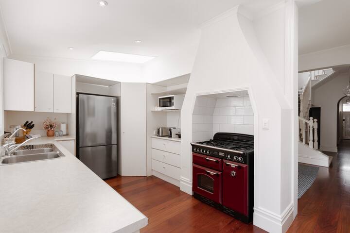 Luxury On Lygon, Victorian Terrace gallery image 4