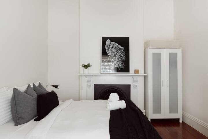 Luxury On Lygon, Victorian Terrace gallery image 5