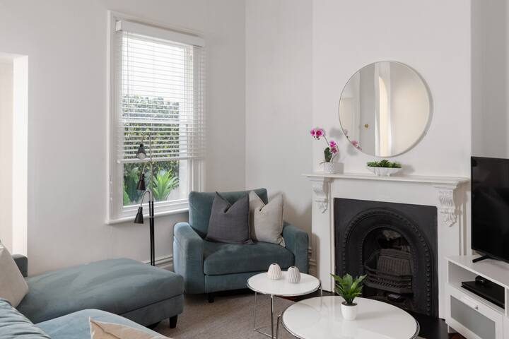 Luxury On Lygon, Victorian Terrace gallery image 2