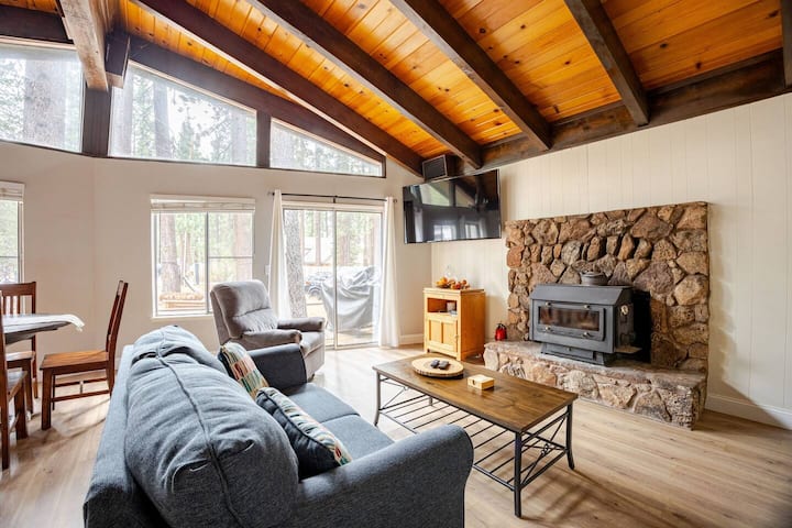 Fire Pit, 6 Min To Beach, Sleeps 6, Dogs Ok! - South Lake Tahoe, CA