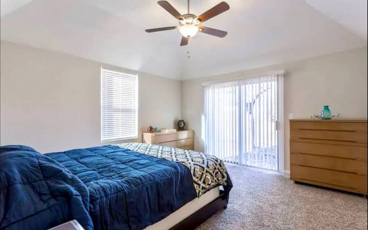 Tu espacioso refugio para una noche de sueño maravilloso. 