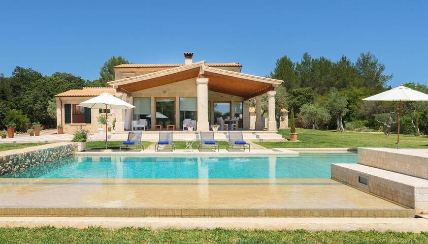 Dickinson Villas managed Airbnb listing 1