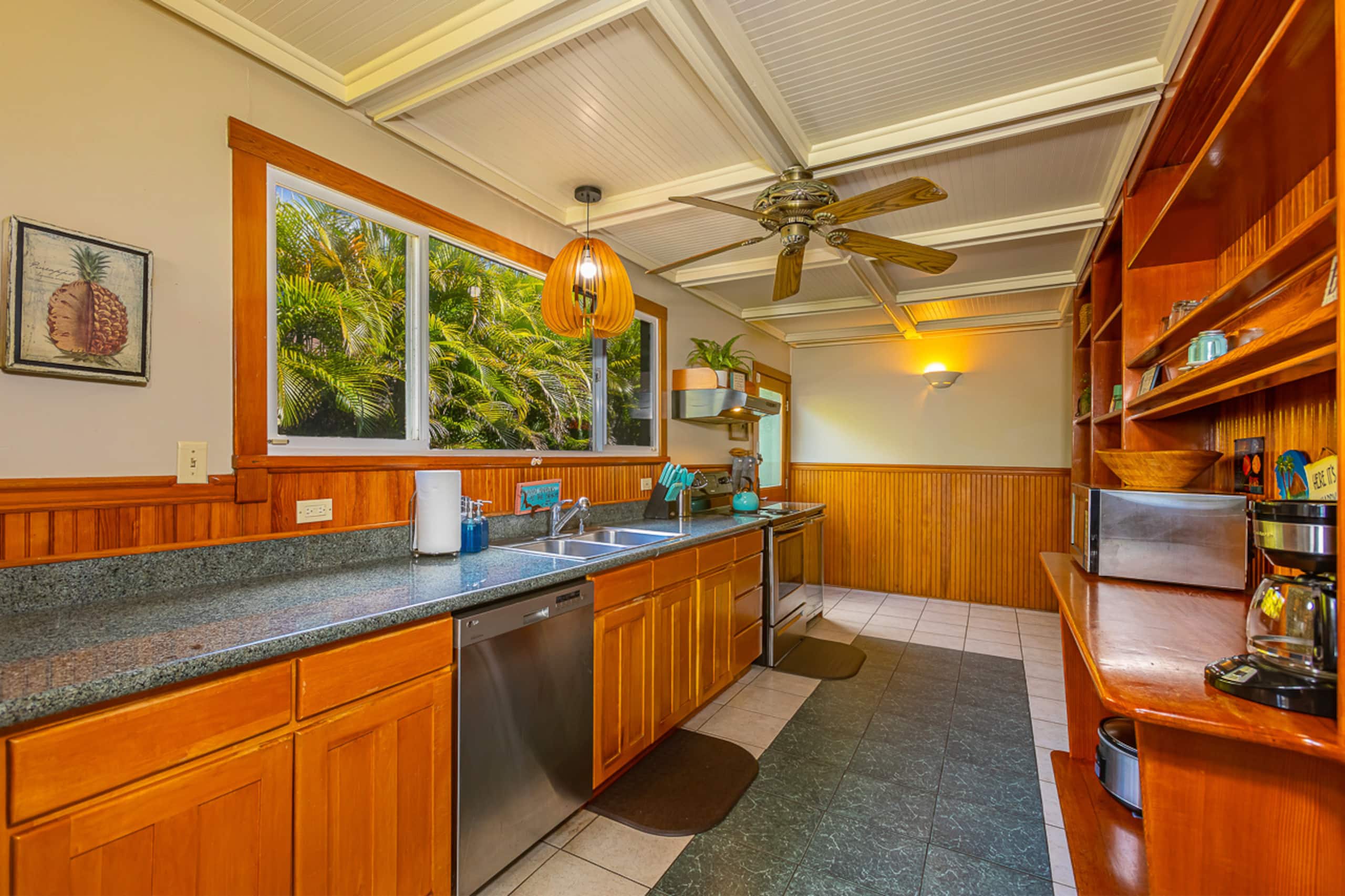 Home in Kihei · ★4.76 · 4 bedrooms · 9 beds · 3.5 baths - Image 25