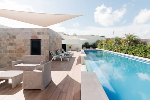 Opal Suites | WiFi | Shared rooftop pool