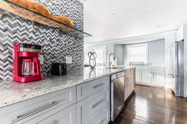 The Winnetka Heights Hideaway 4 Beds & a Private gallery image 2