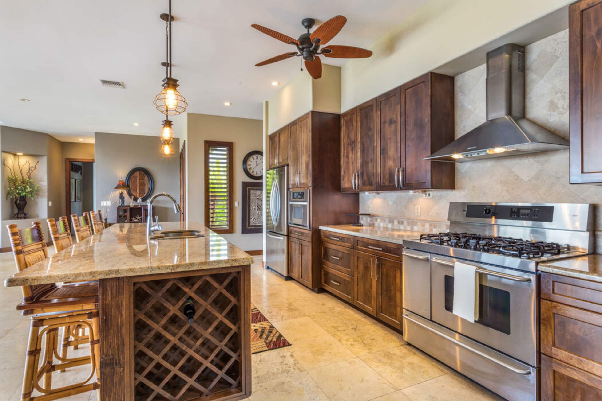 Home in Kailua-Kona · ★5.0 · 5 bedrooms · 6 beds · 4.5 baths - Image 15