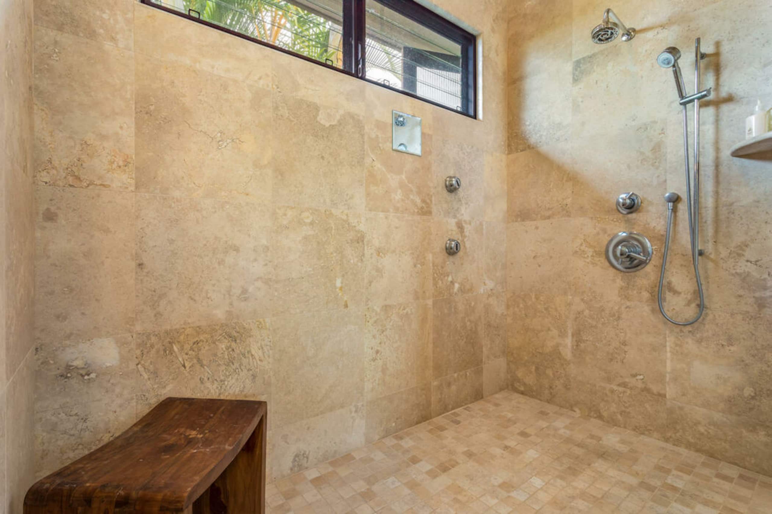 Home in Kailua-Kona · ★5.0 · 5 bedrooms · 6 beds · 4.5 baths - Image 48